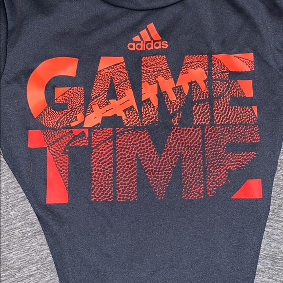 Adidas Boys Long Sleeve Tee. New condition. Size 6 - Picture 2 of 4